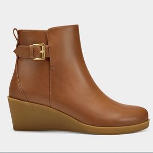 Super Fashionable Aerosole (Bonnie) Wedge Heel Ankle Boot, Size 9 (Worn once)